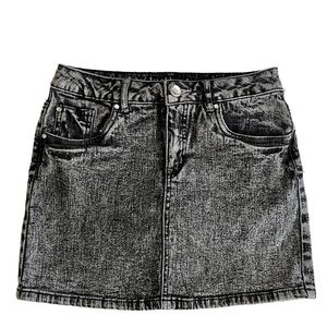 JUSTICE, BLACK JEAN SKIRT. SHORTS UNDERNEATH. IN NEW CONDITION. SIZE 11/12.